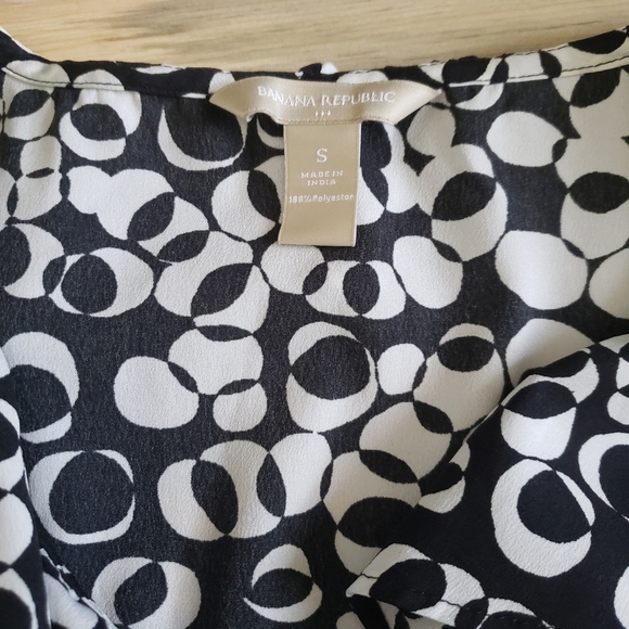 Banana Republic button up ruffle shirt size SMALL - Picture 3 of 4